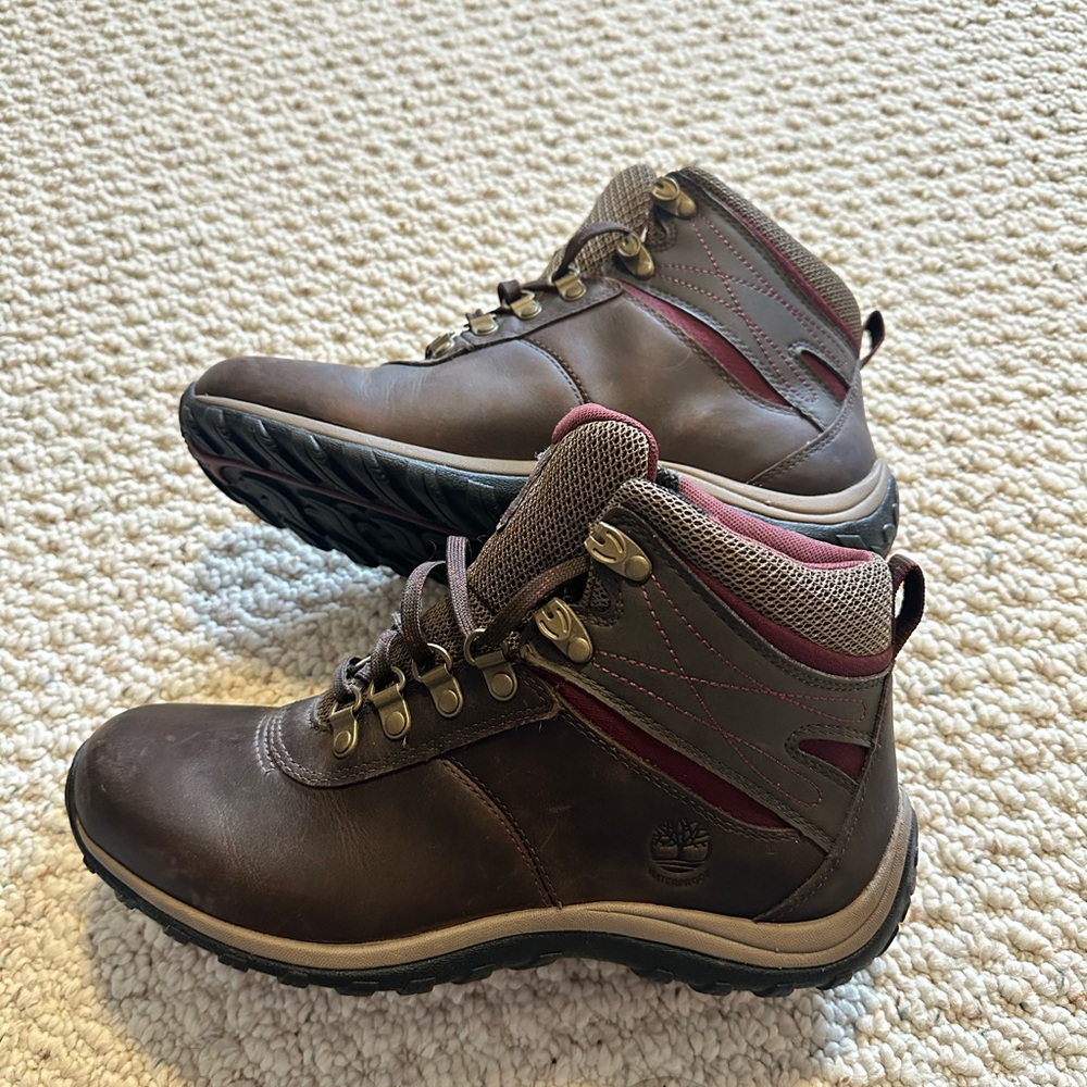 Timberland women’s hiking boots size 9